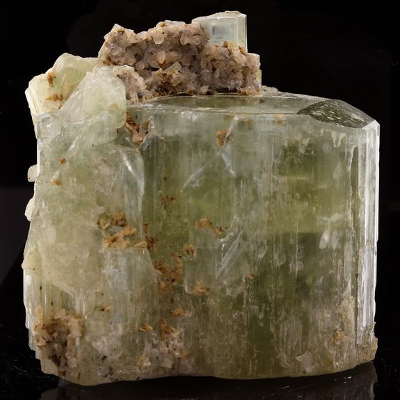 Fluorapatite. 1355.1 ct.