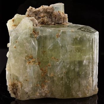 Fluorapatite. 1355.1 ct.