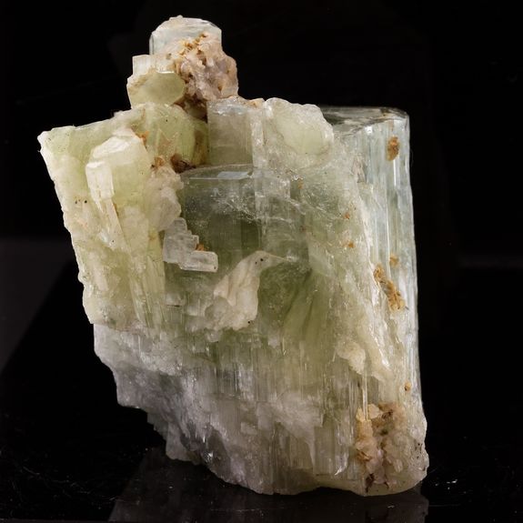 Fluorapatite. 1355.1 ct.
