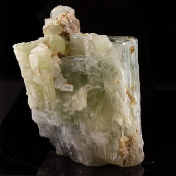 Fluorapatite. 1355.1 ct.
