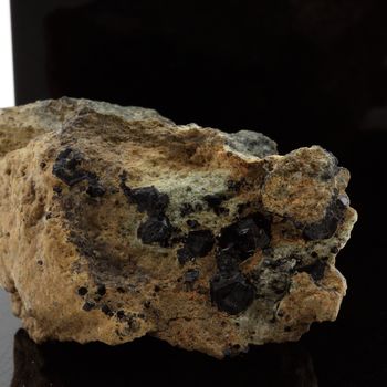 Grenat Melanite. 108.9 ct.