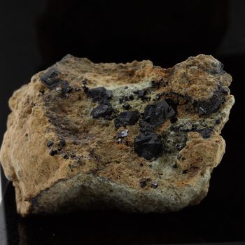 Grenat Melanite. 108.9 ct.
