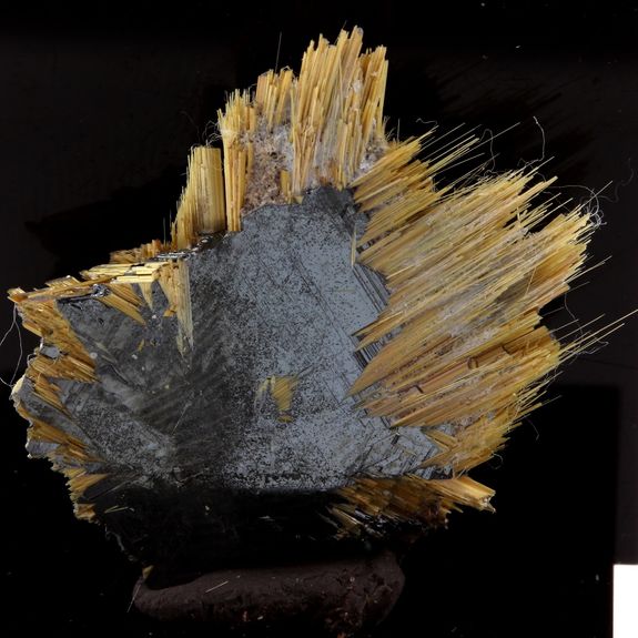 Rutile + Hematite. 24.33 ct.