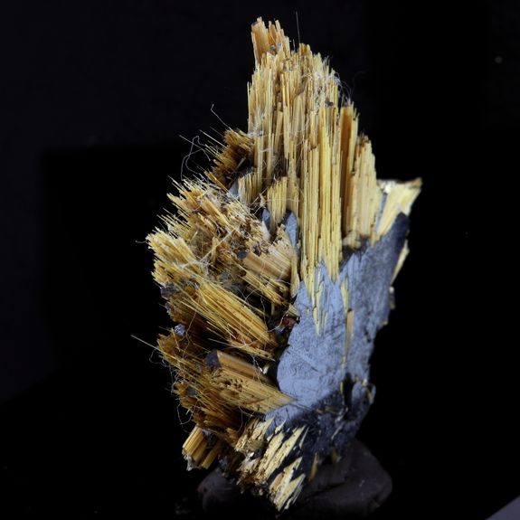 Rutile + Hematite. 24.33 ct.