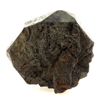 Spinelle noir. 623.4 ct.