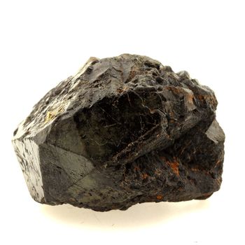 Spinelle noir. 623.4 ct.