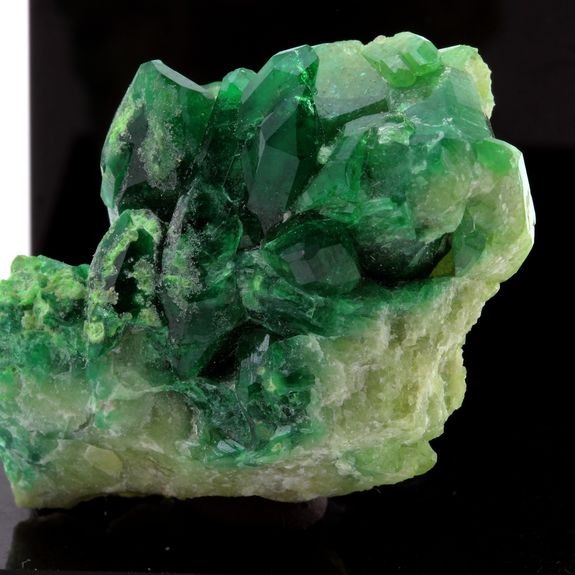 Chrome-Vesuvianite. 48.81 ct.