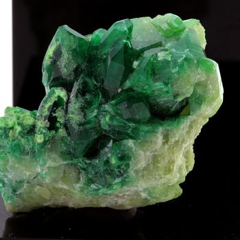 Chrome-Vesuvianite. 48.81 ct.
