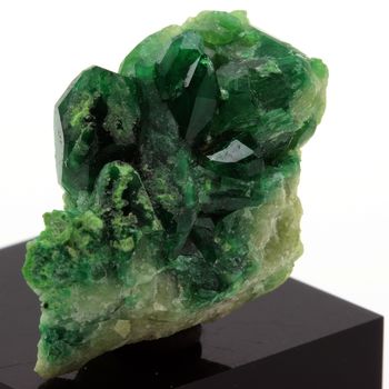 Chrome-Vesuvianite. 48.81 ct.