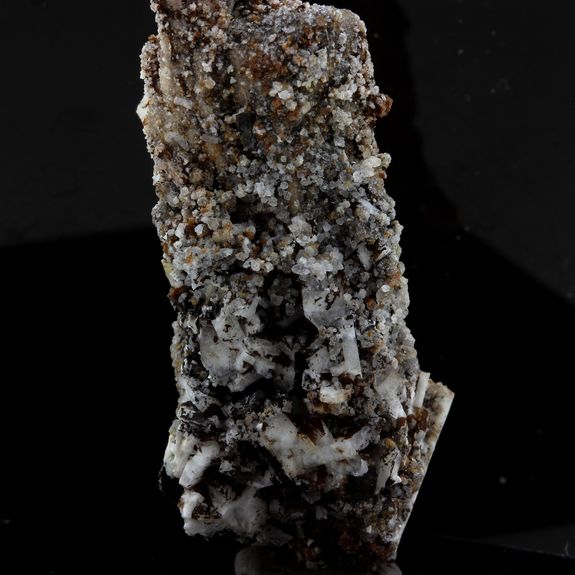 Phillipsite pseudo. après Serandite, Genthelvite, Gaidonnayite. 42.19 ct.