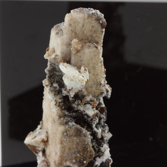 Phillipsite pseudo. après Serandite, Genthelvite, Gaidonnayite. 42.19 ct.