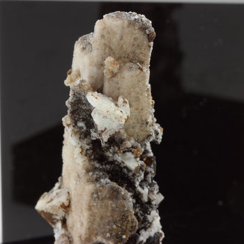 Phillipsite pseudo. après Serandite, Genthelvite, Gaidonnayite. 42.19 ct.
