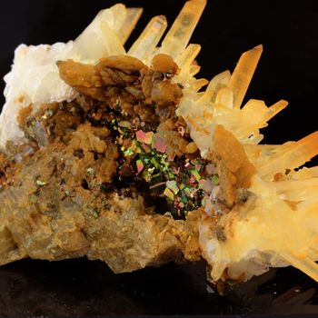 Siderite, Pyrite, Quartz.