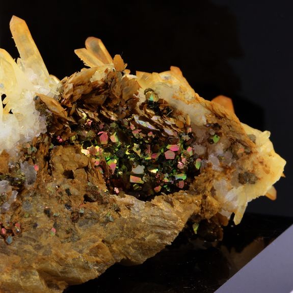 Siderite, Pyrite, Quartz.