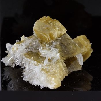 Siderite, Quartz.