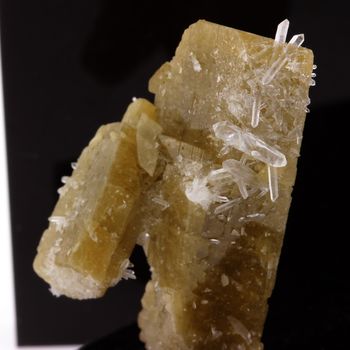 Siderite, Quartz. 106.4 ct.