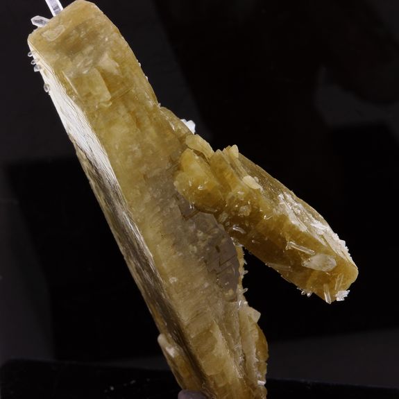 Siderite, Quartz. 106.4 ct.