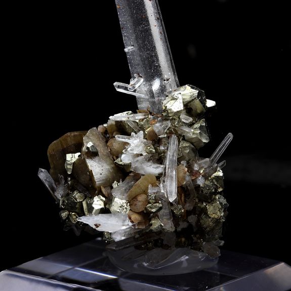 Quartz, Pyrite, Siderite. 207.4 ct.