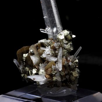Quartz, Pyrite, Siderite. 207.4 ct.