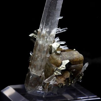 Quartz, Pyrite, Siderite. 207.4 ct.