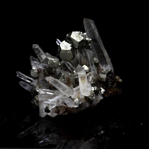 Quartz, Pyrite, Siderite. 59.4 ct.
