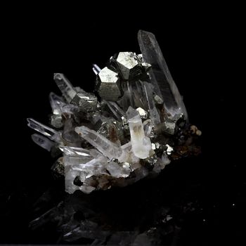 Quartz, Pyrite, Siderite. 59.4 ct.
