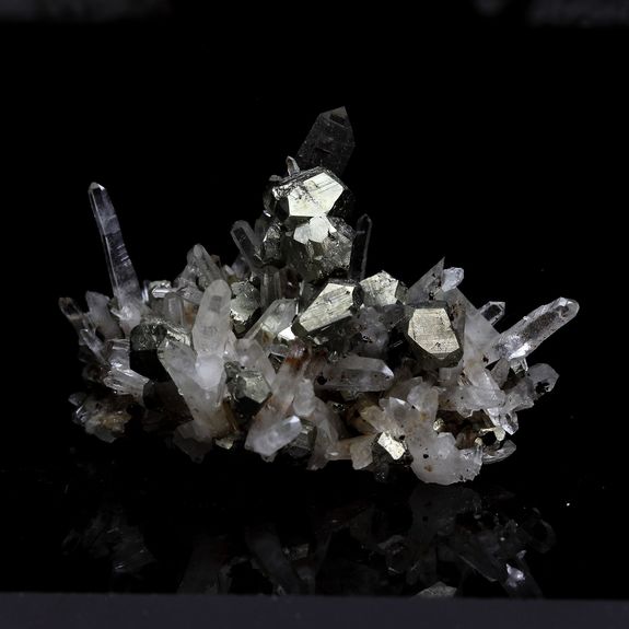 Quartz, Pyrite, Siderite. 59.4 ct.