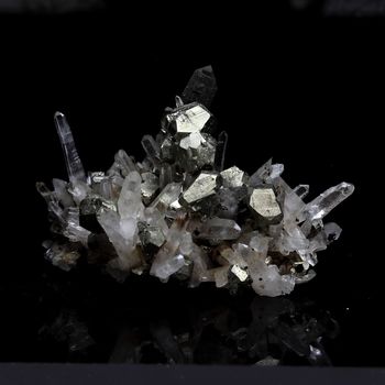 Quartz, Pyrite, Siderite. 59.4 ct.