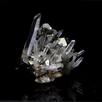 Quartz, Pyrite, Siderite. 59.4 ct.