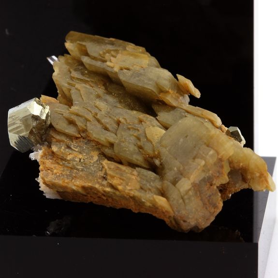 Siderite, Pyrite, Quartz. 120.2 ct.