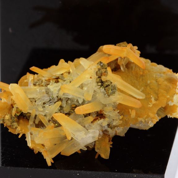 Siderite, Pyrite, Quartz.