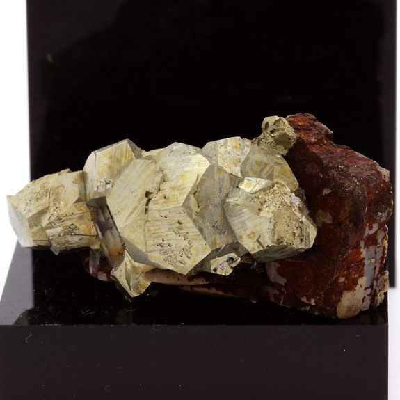 Siderite, Pyrite, Quartz. 98.3 ct.