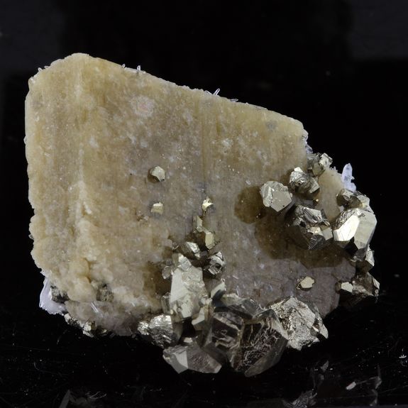 Siderite, Pyrite, Quartz.
