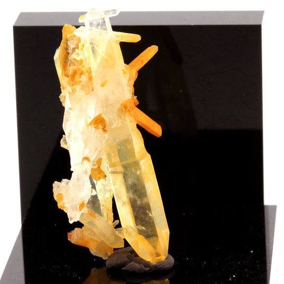 Quartz, Pyrite, Siderite.