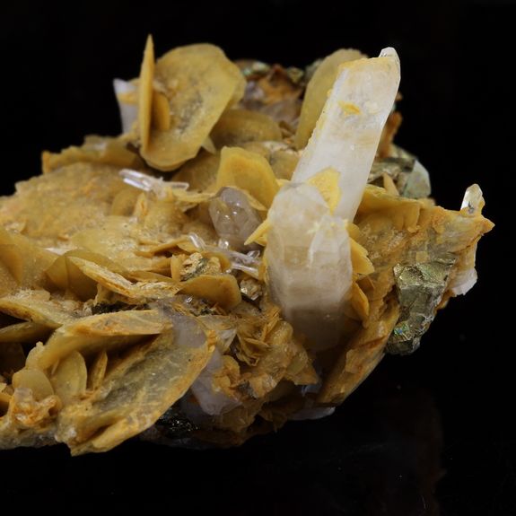 Pyrite, Siderite, Quartz. 150.8 ct.