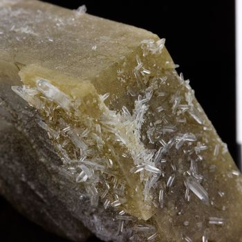 Siderite, Quartz. 233.7 ct.