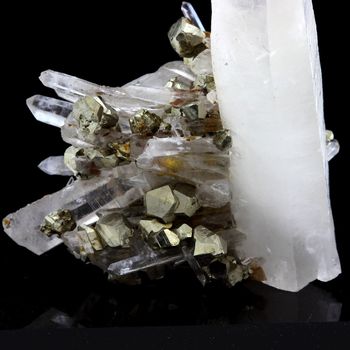 Quartz, Pyrite, Siderite.
