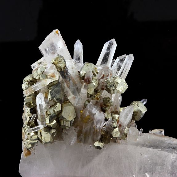 Quartz, Pyrite, Siderite.