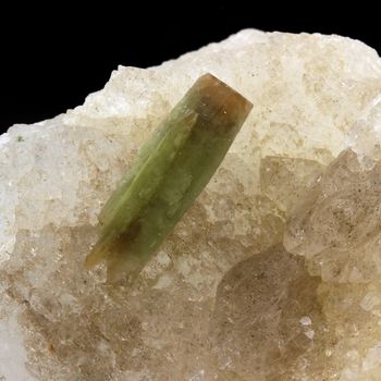 Sphene Titanite sur Quartz. 648.9 ct.