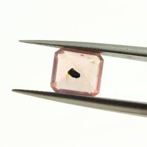 Quartz rose à Diopside. 1.65 ct.