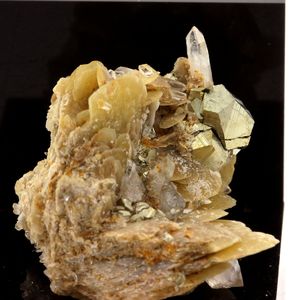 Siderite, Quartz, Pyrite. 71.35 ct.