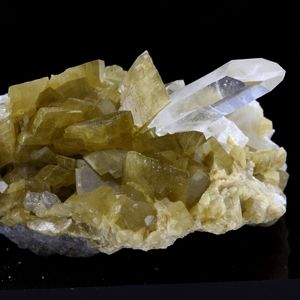 Siderite, Quartz. 132.5 ct.