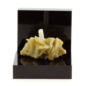 Siderite, Quartz. 63.77 ct.