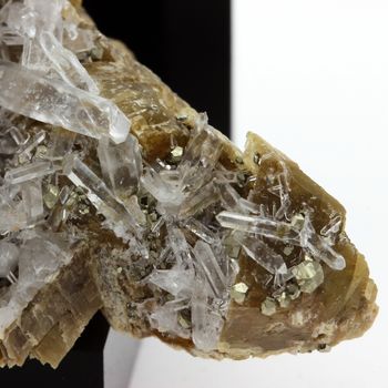 Siderite, Quartz, Pyrite.