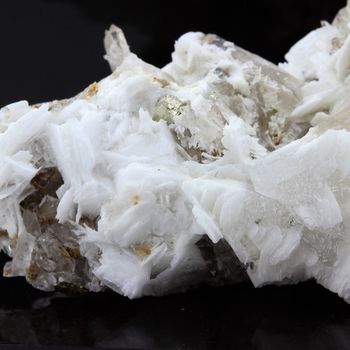 Quartz, Pyrite, Baryte, Siderite. 276.8 ct.