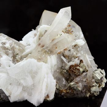 Quartz, Pyrite, Baryte, Siderite. 276.8 ct.