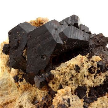 Goethite après Pyrite. 627.9 ct.