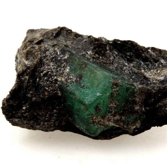 Emeraude + Phlogopite. 127.3 ct.