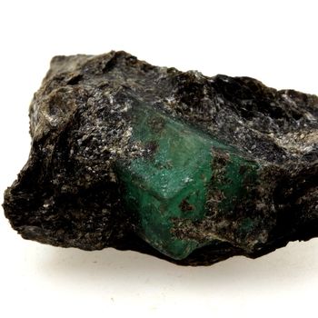 Emeraude + Phlogopite. 127.3 ct.
