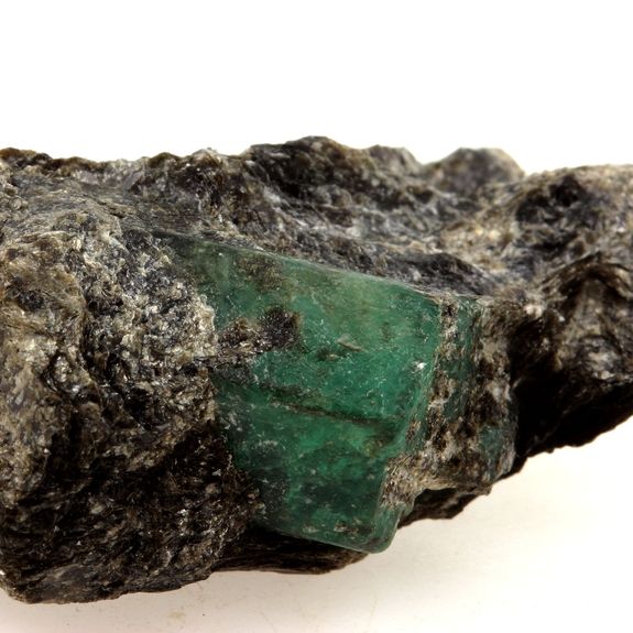 Emeraude + Phlogopite. 127.3 ct.